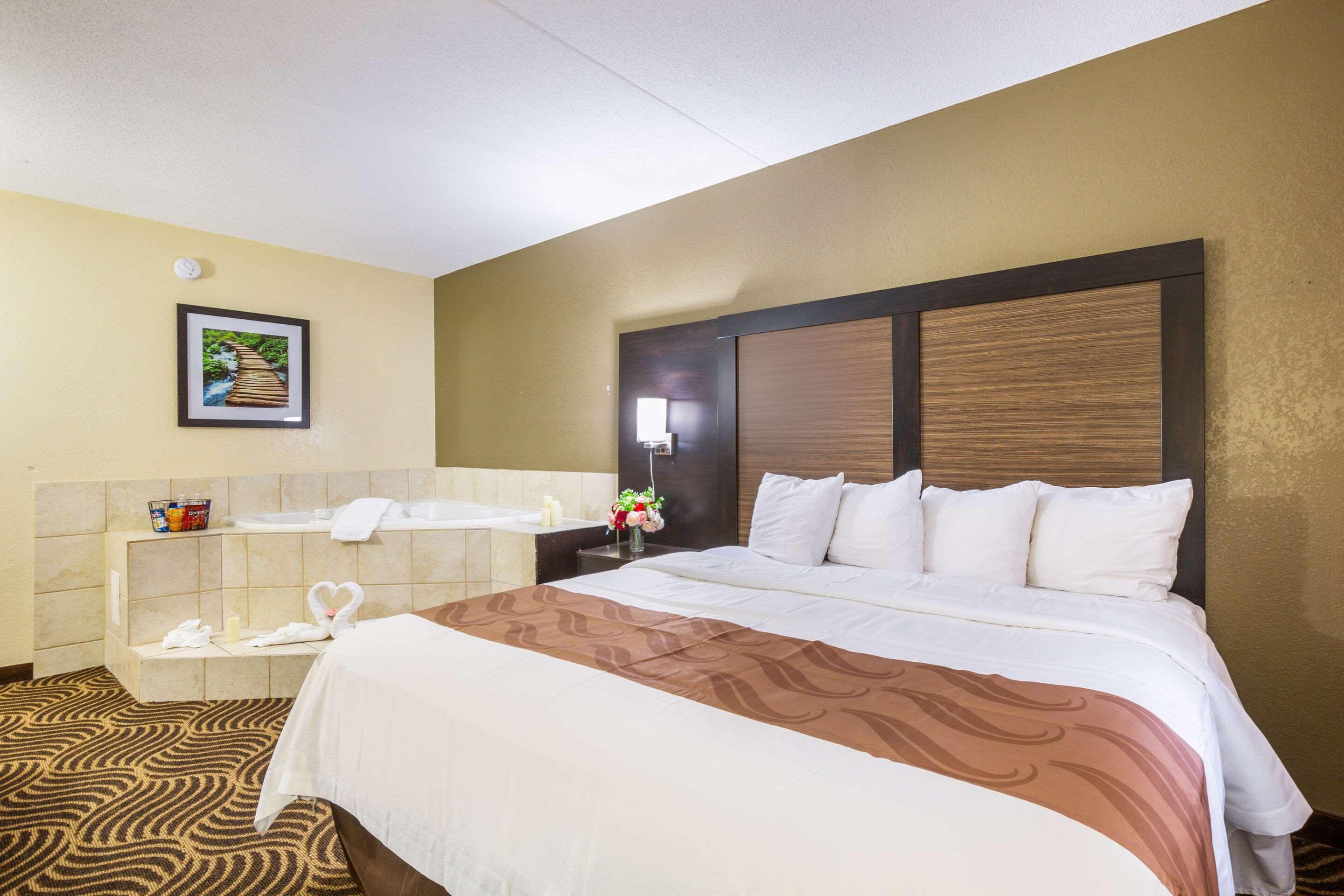 Quality Inn & Suites Florence - Cincinnati South Екстер'єр фото