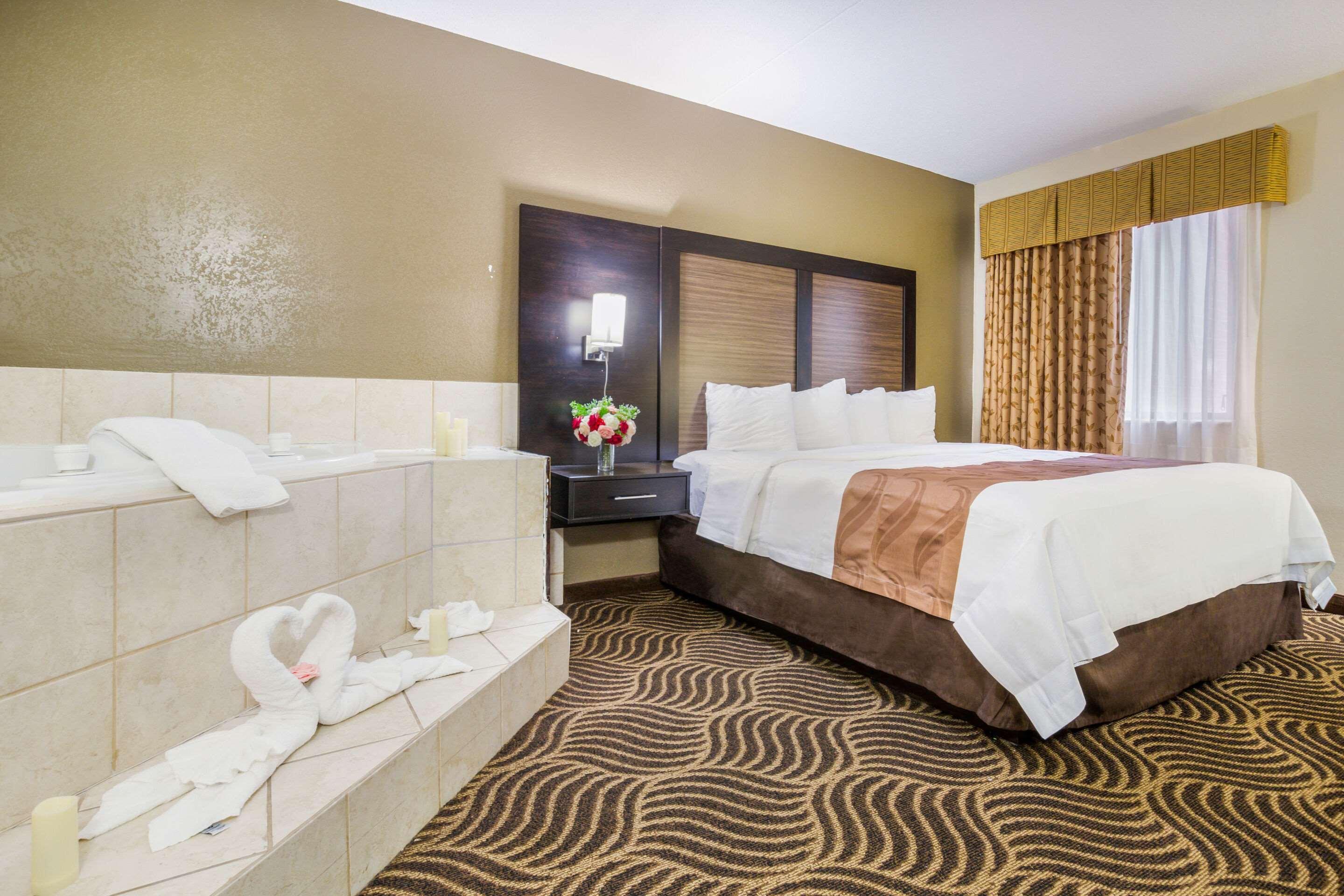 Quality Inn & Suites Florence - Cincinnati South Екстер'єр фото