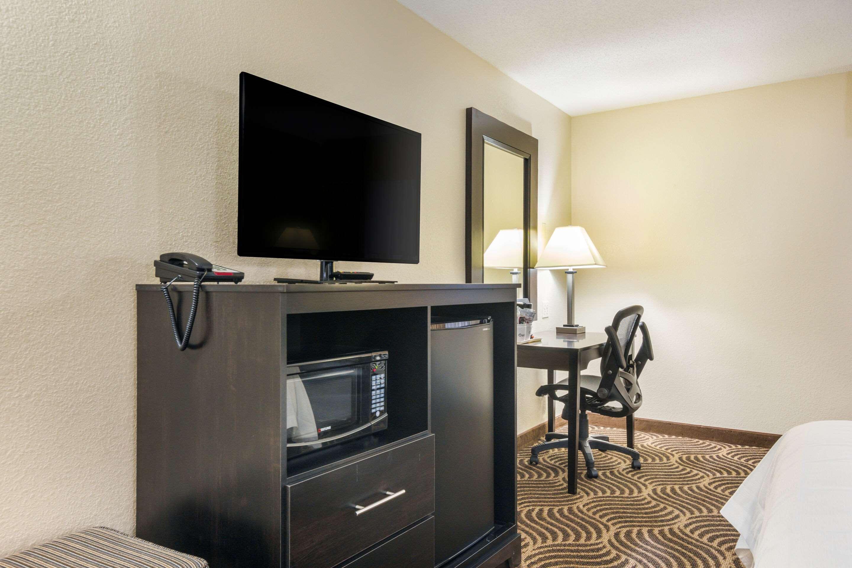 Quality Inn & Suites Florence - Cincinnati South Екстер'єр фото
